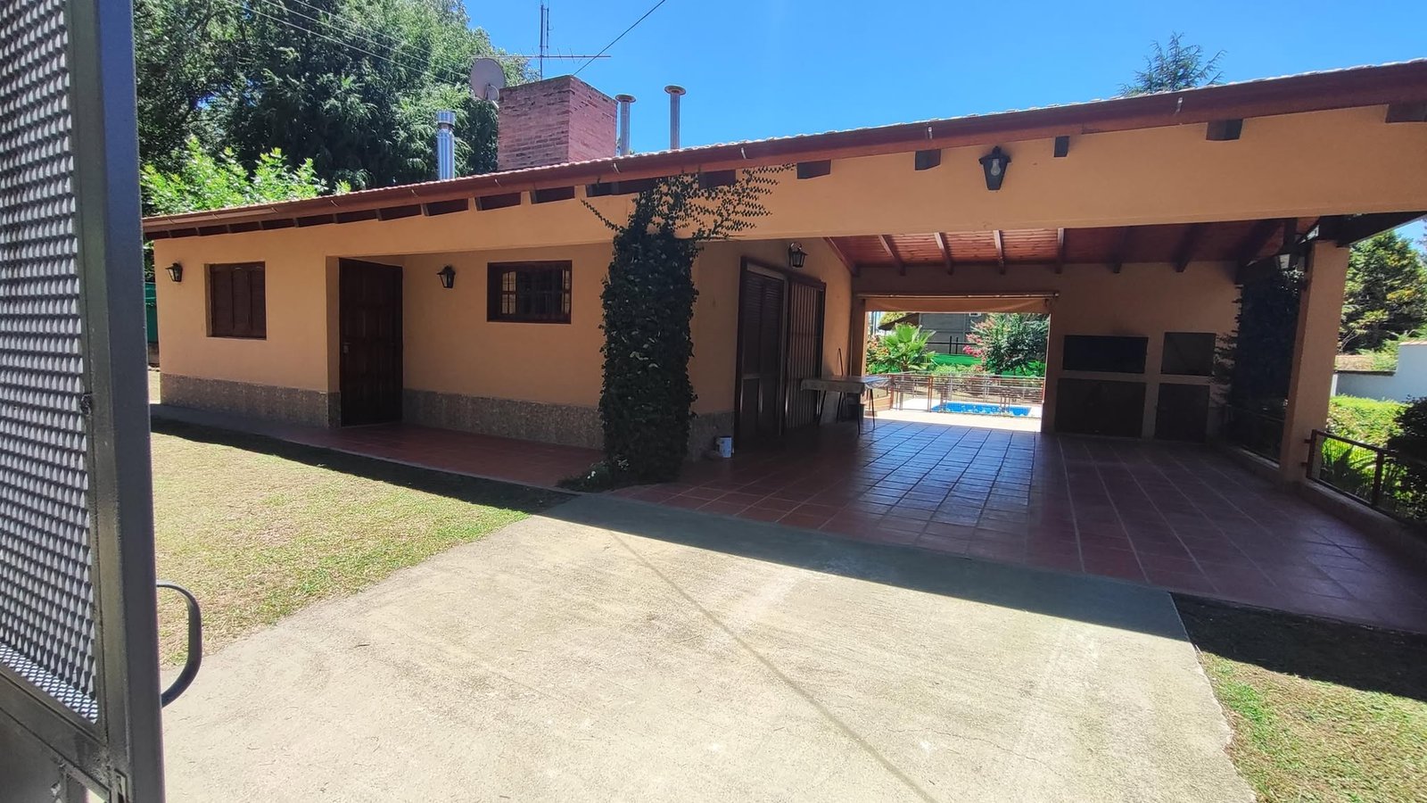CASA CON PILETA EN VENTA EN SAN ANTONIO DE ARREDONDO, CORDOBA