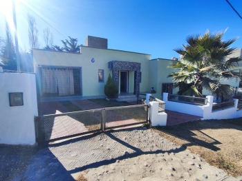 CHALET CON PILETA EN SAN ANTONIO DE ARREDONDO, CORDOBA