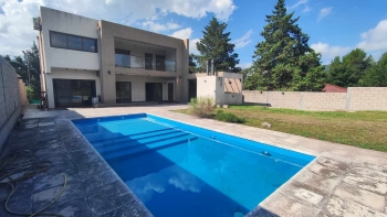 CHALET CON PILETA DE CATEGORIA EN SAN ANTONIO DE ARREDONDO, CORDOBA